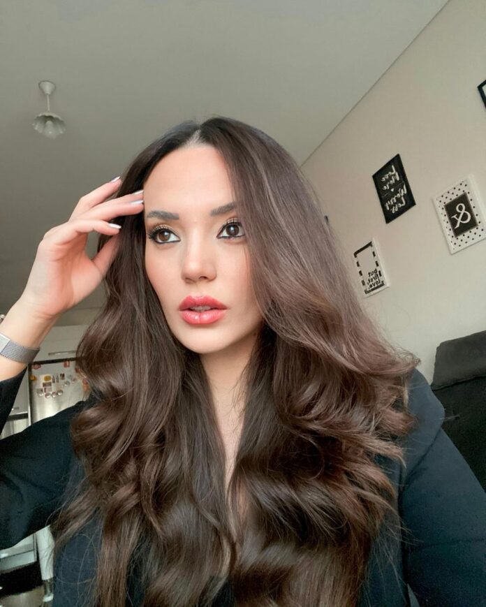 Sena Cakir Biography, Age, Pictures, Photos, Movies, TV Shows, Net Worth, and Career Sena Cakir Biography, Age, Pictures, Photos, Movies, TV Shows, Net Worth, and Career