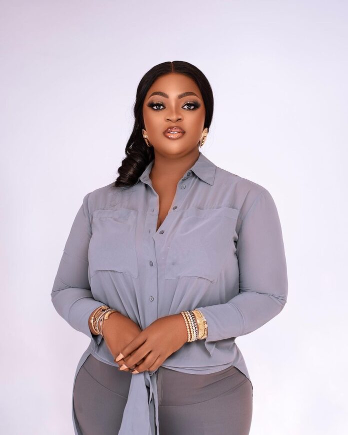 Eniola Badmus amazes people with her strong likeness to Jackie Appiah in new images as she prepares to feed the hungry Eniola Badmus amazes people with her strong likeness to Jackie Appiah in new images as she prepares to feed the hungry