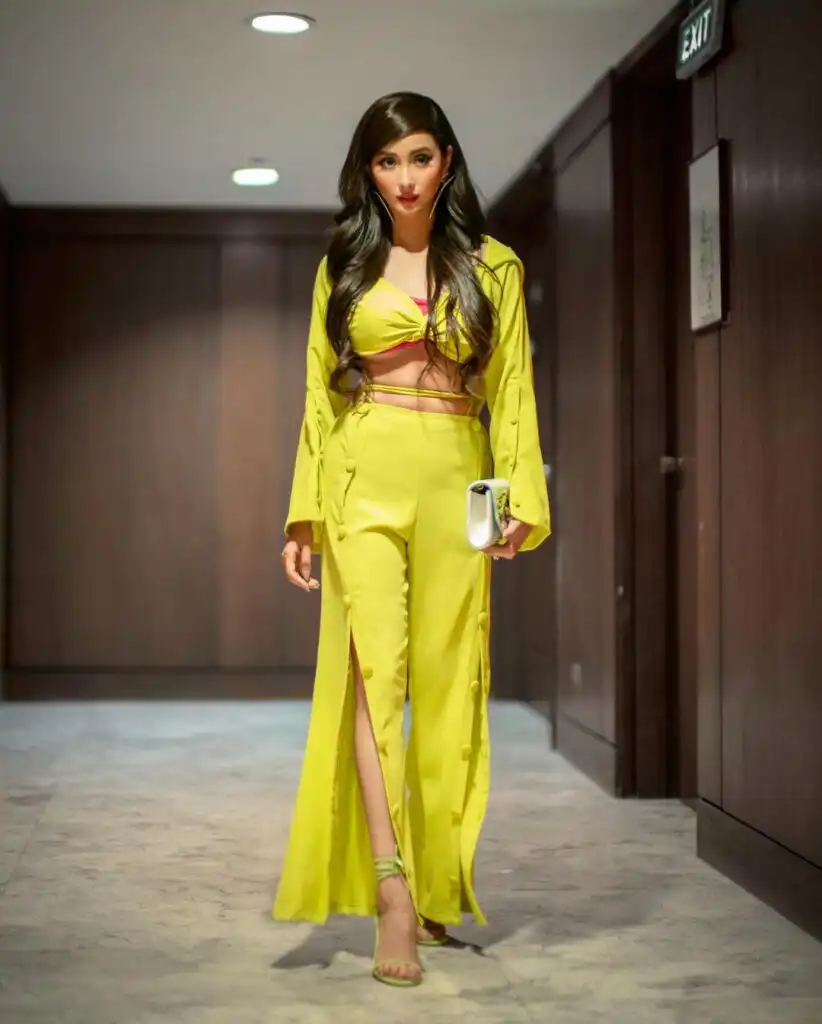 Alodia Gosiengfiao Biography, Age, Husband, Cosplay, Parents Business, Wedding, Facebook, Net Worth, and Career