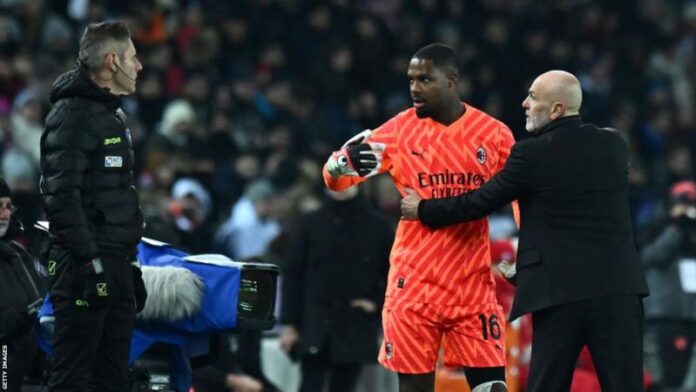 Serie A: Milan goalkeeper walks off pitch following racist chant during match Serie A: Milan goalkeeper walks off pitch following racist chant during match