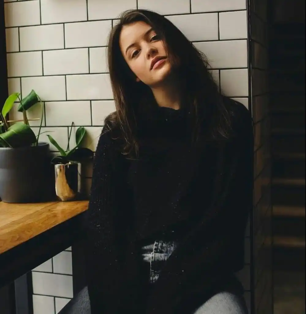 Sara Waisglass Biography, Age, Height, Parents, Siblings, Family, Movies, TV Shows, Net Worth, and Career