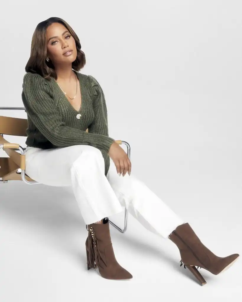 Ayesha Curry Biography, Age, Parents, Husband, Children, Restaurant, Instagram, Weight Loss, Movies, TV Shows, Net Worth, and Career