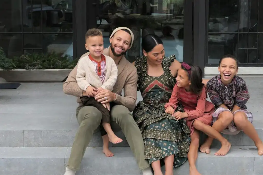Ayesha Curry Biography, Age, Parents, Husband, Children, Restaurant, Instagram, Weight Loss, Movies, TV Shows, Net Worth, and Career