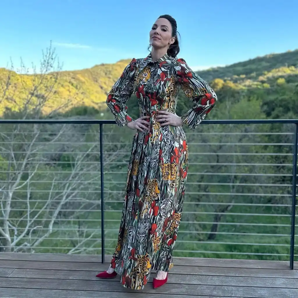 Whitney Cummings Biography, Age, Husband, Children, Comedy, Shows, Movies, TV Shows, Net Worth, and Career