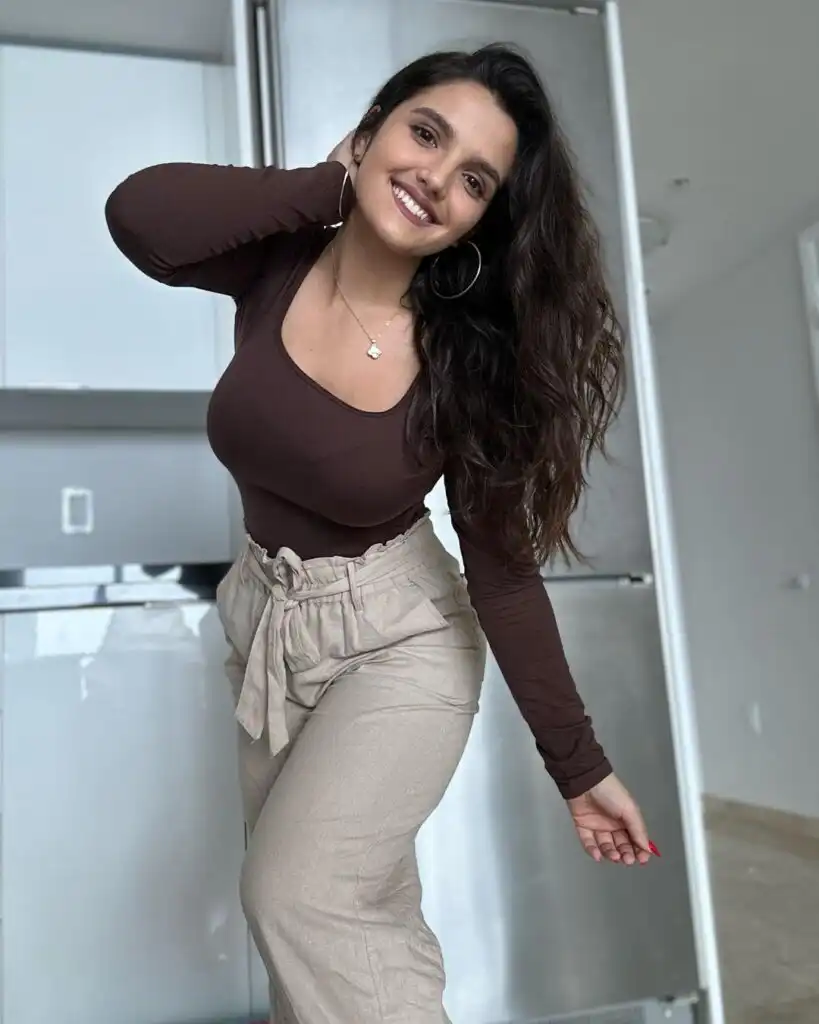 Victoria Vida Biography, Age, Accent, Mom, Wiki, Height, Instagram, Movies, TV Shows, Net Worth, and Career 2 Victoria Vida Biography, Age, Accent, Mom, Wiki, Height, Instagram, Movies, TV Shows, Net Worth, and Career