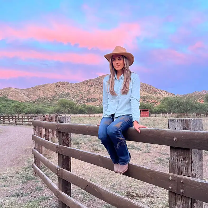 Jana Kramer Biography, Age, Parents, Songs, Fiancée, Spouse, Husband, Children, Instagram, Movies, TV Shows, Net Worth, and Career
