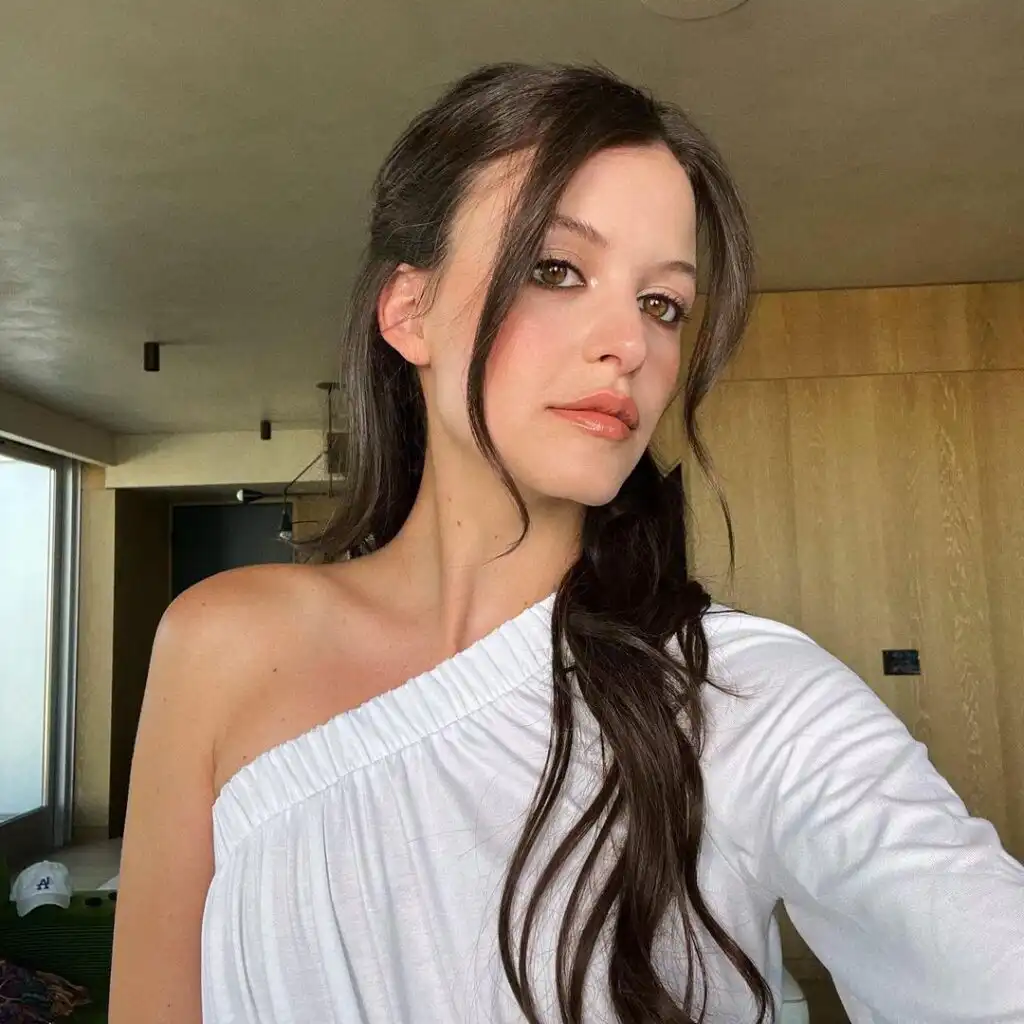 Sara Waisglass Biography, Age, Height, Parents, Siblings, Family, Movies, TV Shows, Net Worth, and Career
