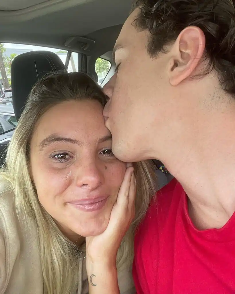 Lele Pons Biography, Age, Height, Husband, Wedding, Songs, Vine, Parents, Movies, TV Shows, YouTube, Net Worth, and Career