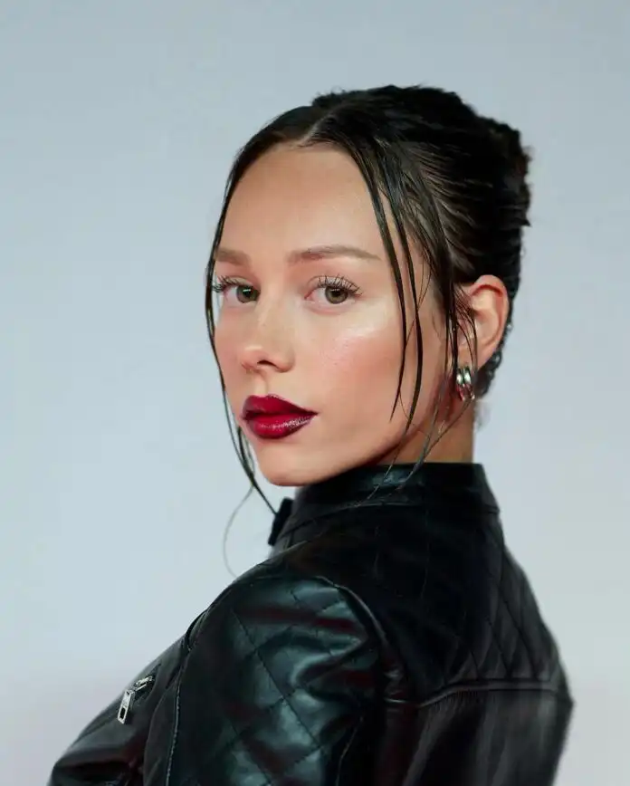 Ester Exposito Biography, Age, Height, Real Name, Boyfriend, New Series, Net Worth, and Career Ester Exposito Biography, Age, Height, Real Name, Boyfriend, New Series, Net Worth, and Career