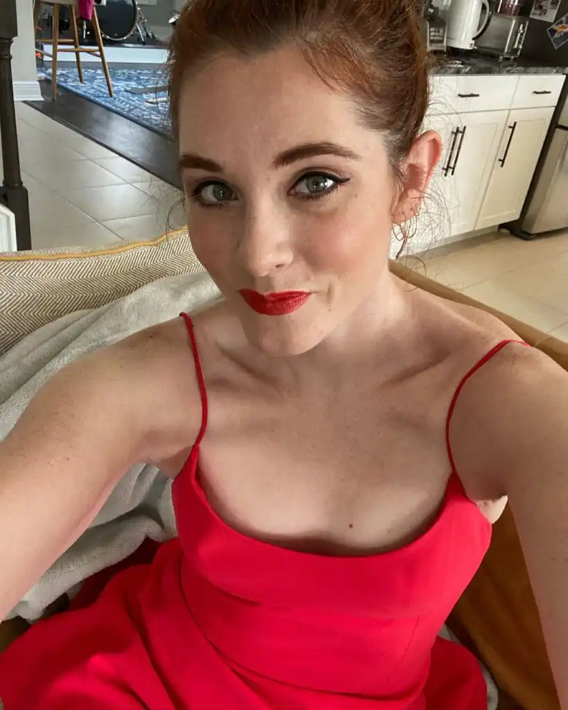 Mandy Harvey Biography, Age, Songs, Albums, Parents, Siblings, Husband, Daughter, Married, Videos, Net Worth, and Career