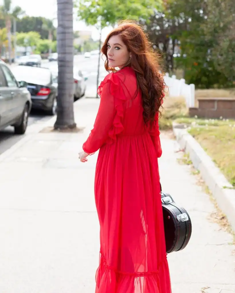 Mandy Harvey Biography, Age, Songs, Albums, Parents, Siblings, Husband, Daughter, Married, Videos, Net Worth, and Career