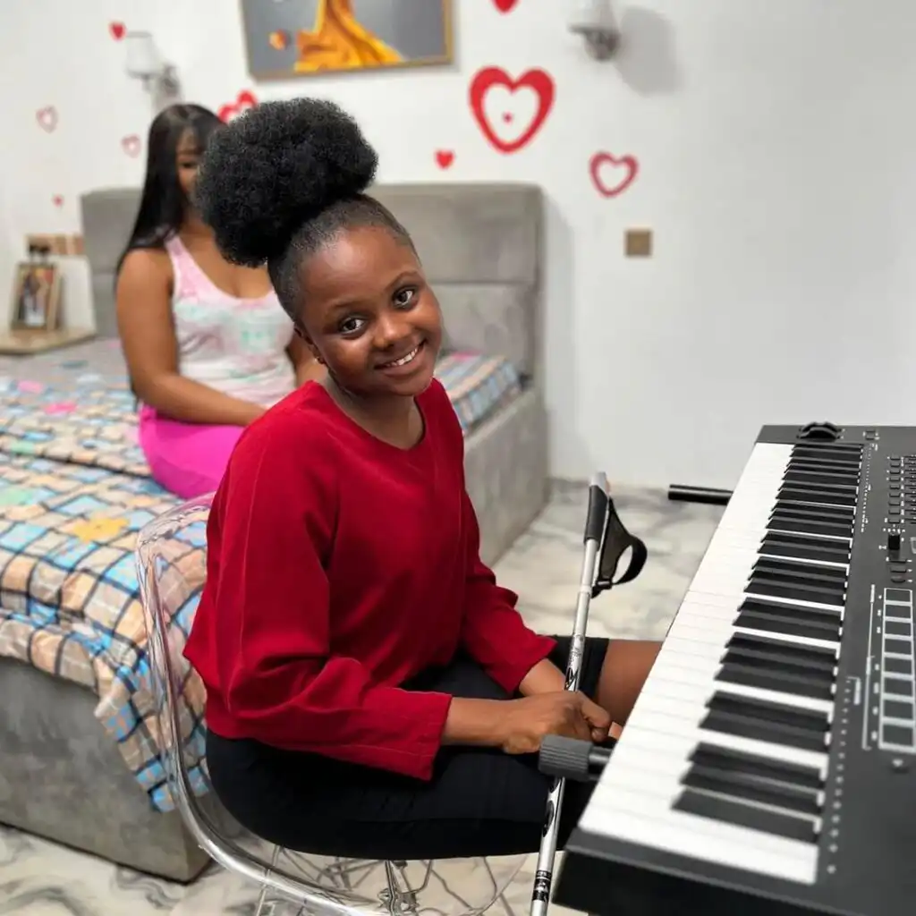 Uchechi Treasure (Adakirikiri) Biography, Age, Parents, Boyfriend, Family, Twin Sister, Songs, Movies,Phone Number, Wikipedia, Net Worth, and Career