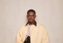 Watch Moment Nigerian/British actor Damson Idris appreciates his mother for flying from Lagos to Los Angeles for his award ceremony (video)