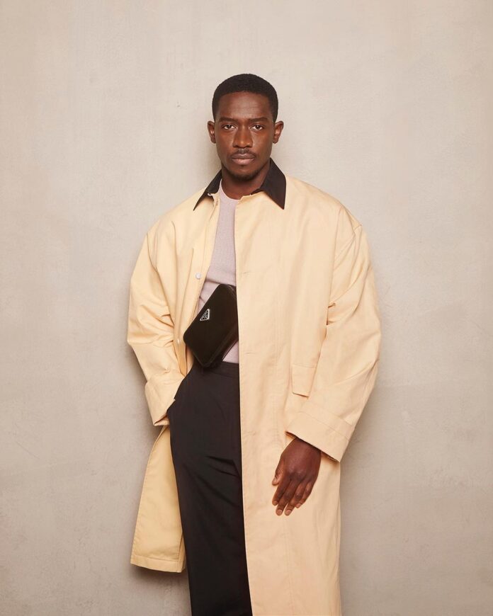 Watch Moment Nigerian/British actor Damson Idris appreciates his mother for flying from Lagos to Los Angeles for his award ceremony (video)