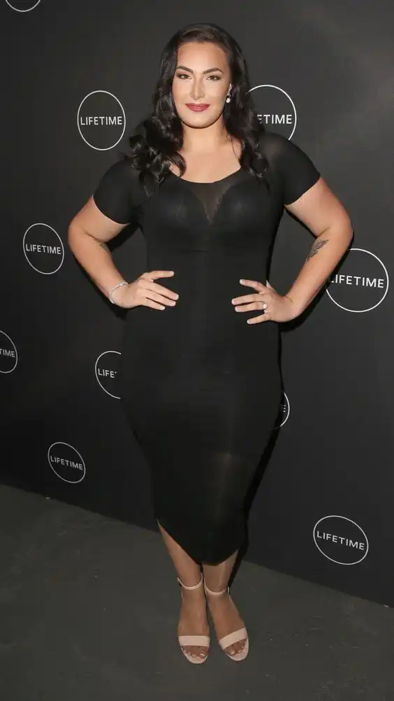 Annaliza Seagal Biography, Age, Husband, Height, Parents, Father, Instagram, Net Worth, and Career