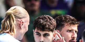 Manchester City crush Fulham 4-0 to pile pressure on Arsenal