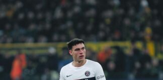 Manchester United have renewed talks to sin PSG midfielder Manuel Ugarte