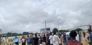 BREAKING: Protesters march towards Kano Government House
