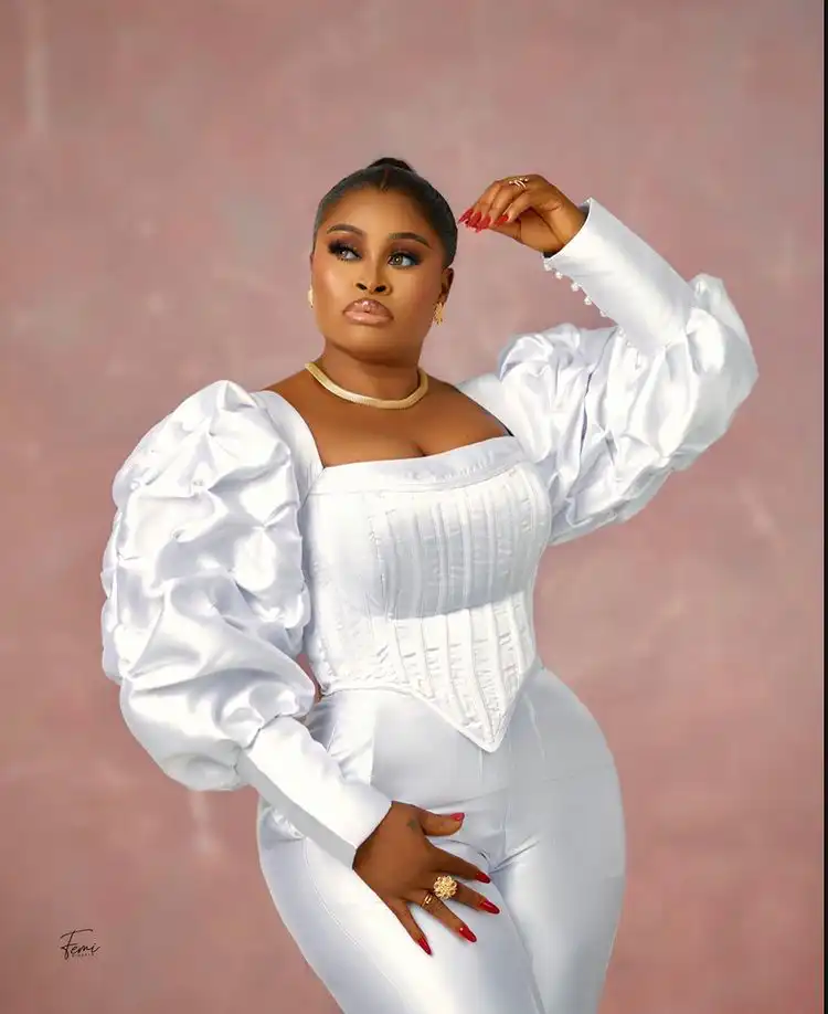 Sarah Martins Blasts Real Estate Firm