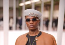 Wizkid continues to roast Davido