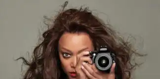 Tyra Banks and Mom Thrilled to Meet Tyla at Victoria’s Secret Fashion Show