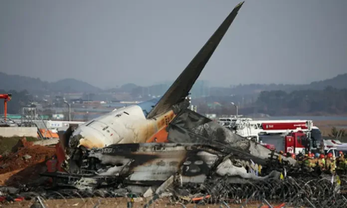 Plane carrying 181 passengers crashes in South Korea Plane carrying 181 passengers crashes in South Korea