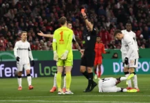 Manuel Neuer Receives First Red Card of His Career for Bayern Munich