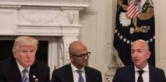 Jeff Bezos spotted having dinner with Trump