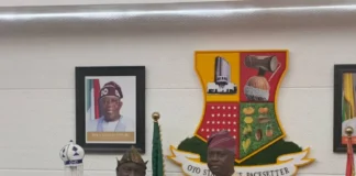 Makinde presents staff of office to new Alaafin Makinde presents staff of office to new Alaafin