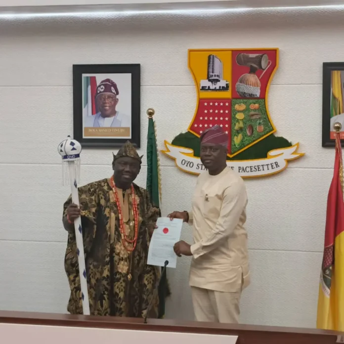 Makinde presents staff of office to new Alaafin