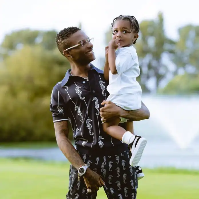 Wizkid Brings Son Zion On Stage During Hollywood Bowl Concert, Melts Fans’ Hearts Wizkid Brings Son Zion On Stage During Hollywood Bowl Concert, Melts Fans’ Hearts