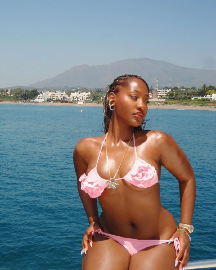 Tems Stuns in Bikini During Luxurious Marbella Vacation Tems Stuns in Bikini During Luxurious Marbella Vacation