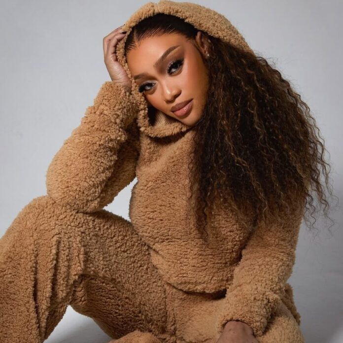 Thando Thabethe Joins Rebelle Management and ColorCreative, Expanding Her Global Reach Thando Thabethe Joins Rebelle Management and ColorCreative, Expanding Her Global Reach