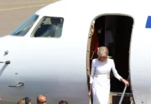 Brigitte Macron Ignores Emmanuel Macron’s Hand Again During UK Royal Visit Brigitte Macron Ignores Emmanuel Macron’s Hand Again During UK Royal Visit
