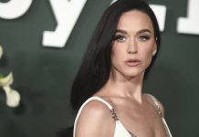 Katy Perry Leads On-Stage Prayer After Fan Faints During Concert