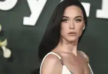Katy Perry Leads On-Stage Prayer After Fan Faints During Concert