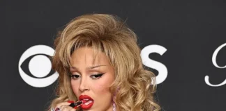 Doja Cat Stuns and Shocks Fans by Eating Lipstick on the 2025 MTV VMAs Red Carpet