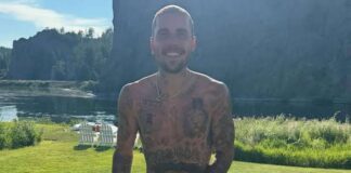 Justin Bieber strips down to underwear for Segway spin