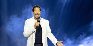 Lionel Richie Says “Crooks” Tried to Exploit Him and Michael Jackson