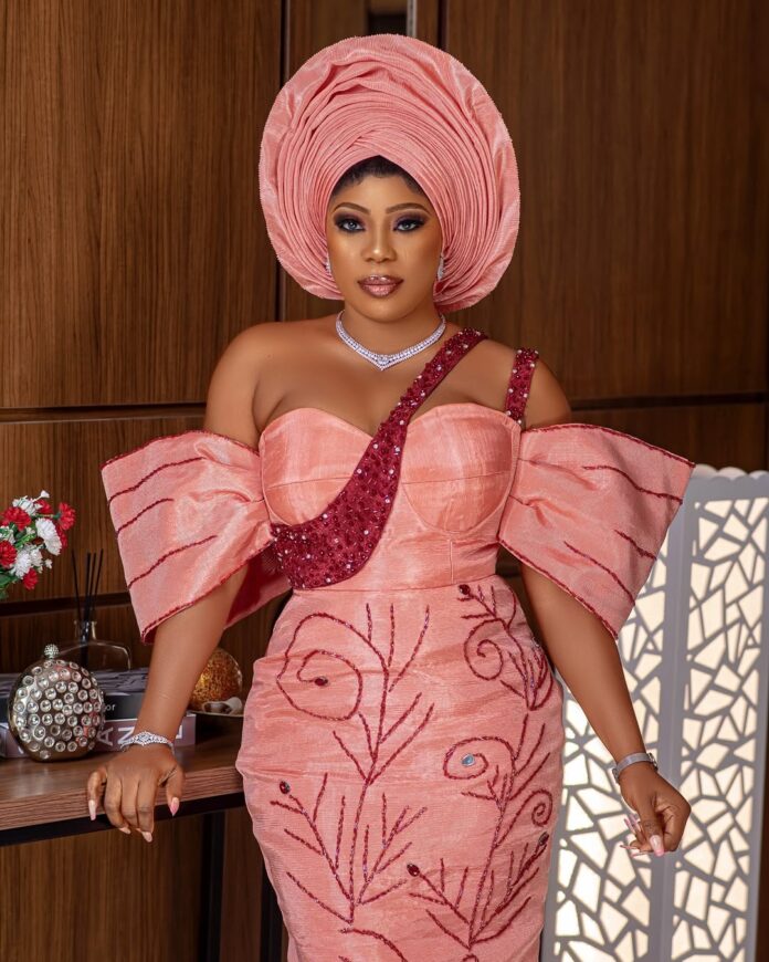 Kudirat Ogunro Biography, Age, State Of Origin, Husband, Daughter, Movies, Net Worth Kudirat Ogunro Biography, Age, State Of Origin, Husband, Daughter, Movies, Net Worth